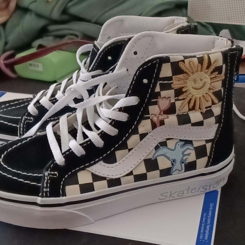 #66❤️ NWT Vans X Skateistan SK8 Hi Girls Skate Shoes